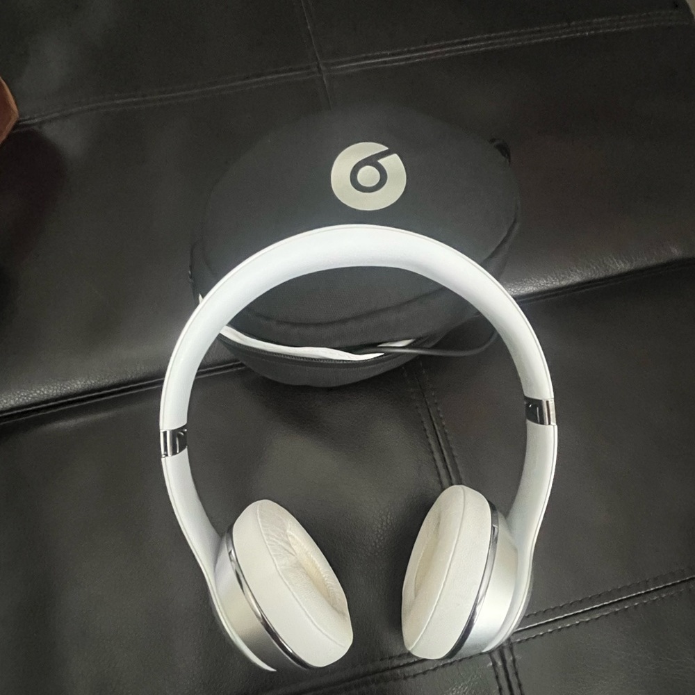 Beats Solo3 wireless in Silver